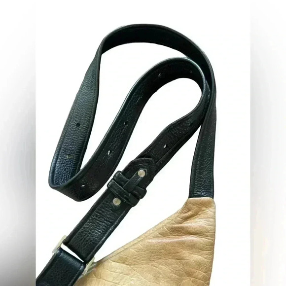 Tom Thomas Leathers Daz Asymmetrical Crossbody - Picture 14 of 15